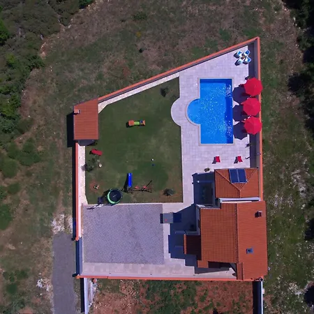 Nettes In Mit Privatem Pool Σπίτι διακοπών *