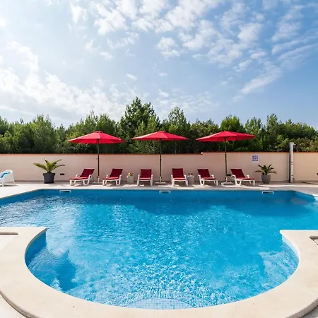 Nettes In Mit Privatem Pool *