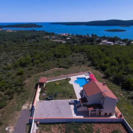 Nettes In Mit Privatem Pool Σπίτι διακοπών