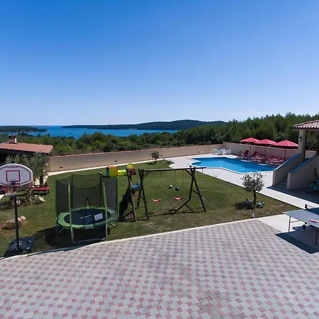 Nettes In Mit Privatem Pool Σπίτι διακοπών *